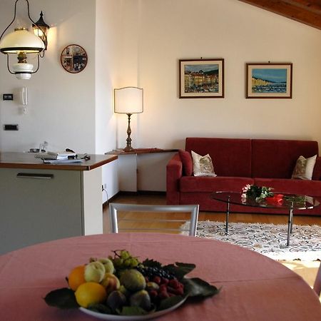 Alveluu Ristorante E Suites Tremezzo Ruang foto