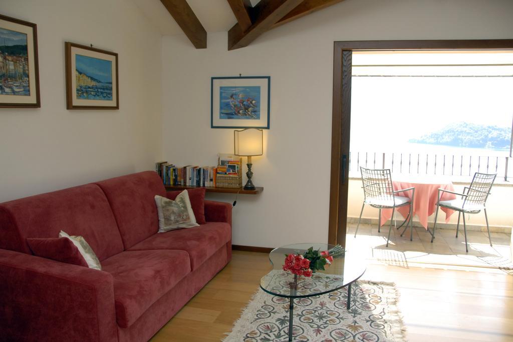 Alveluu Ristorante E Suites Tremezzo Ruang foto